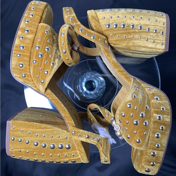 NWOT Katy Perry Studded Platform Sandals - Picture 7 of 7